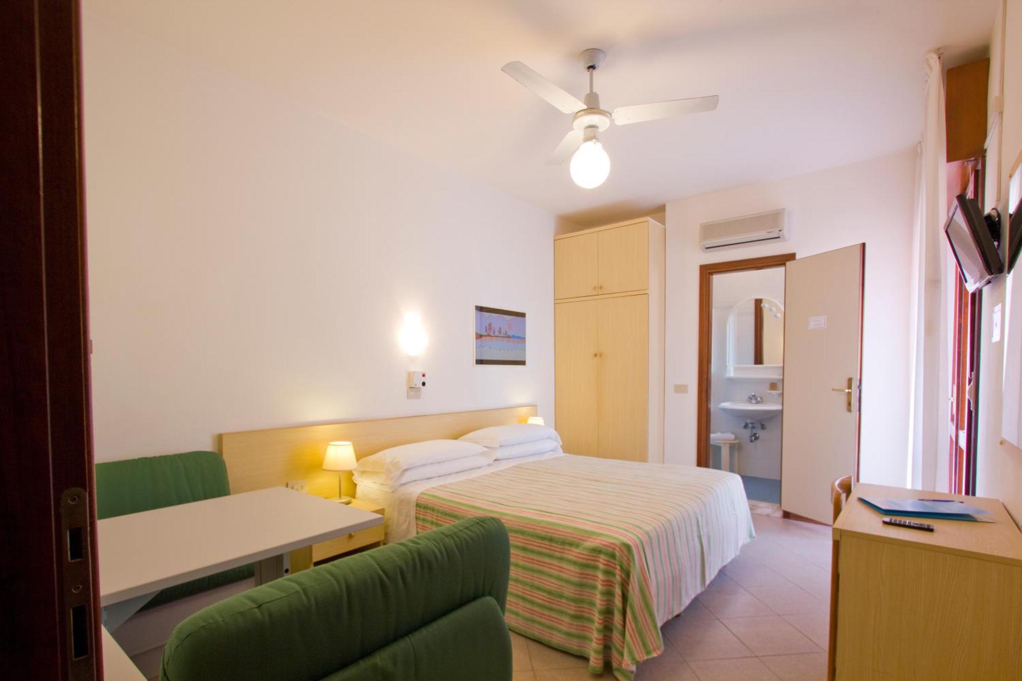 Hotel Desiree Линьяно-Саббьядоро Экстерьер фото